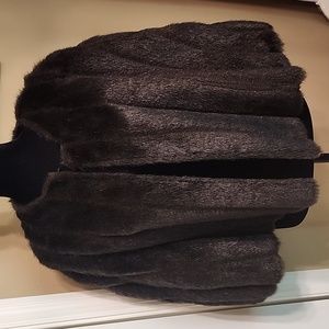 A short cape dark brown